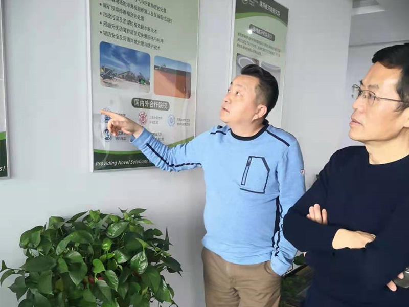 1609219715141273.jpg 東方雨虹領導來我司進行參觀2.jpg